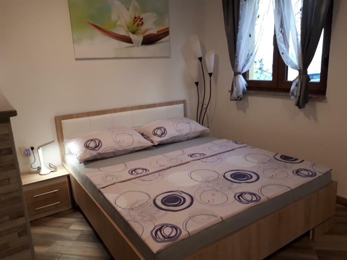 סנג' Apartment Dujica מראה חיצוני תמונה