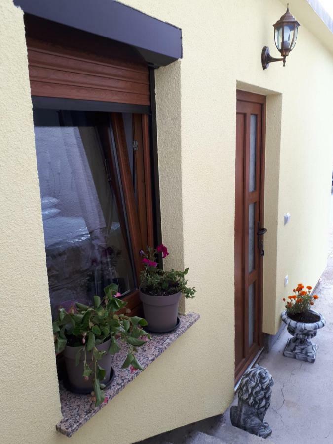 סנג' Apartment Dujica מראה חיצוני תמונה